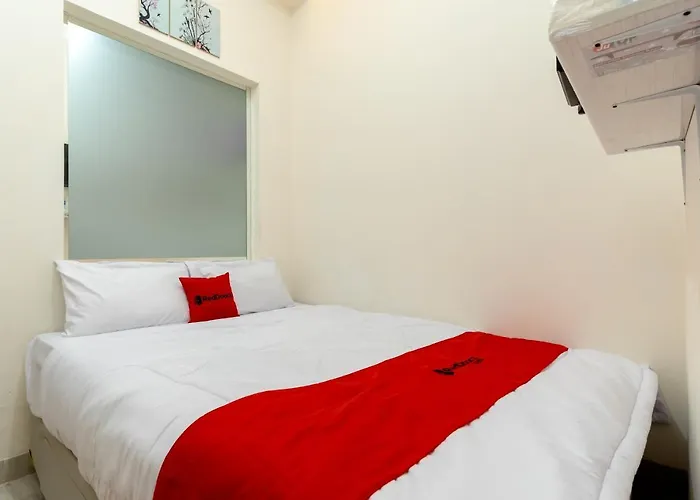 RedDoorz Plus @ Grogol Jakarta