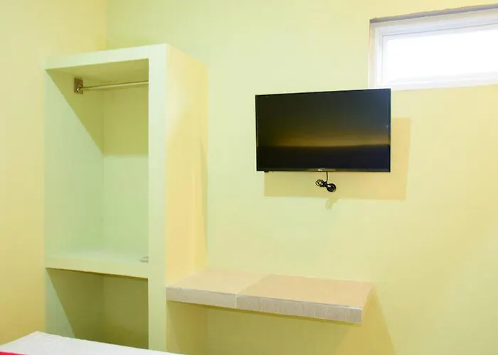 RedDoorz near Mangga Dua Square Hotel Jakarta
